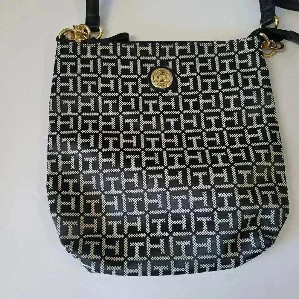 TOMMY HILFIGER MONOGRAM CROSSBODY MESSENGER BAG PURSE Black/White Gold Hardware - Picture 2 of 9
